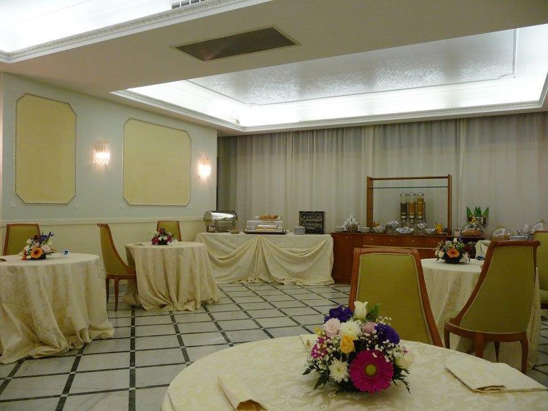 Hotel Romulus מסעדה תמונה