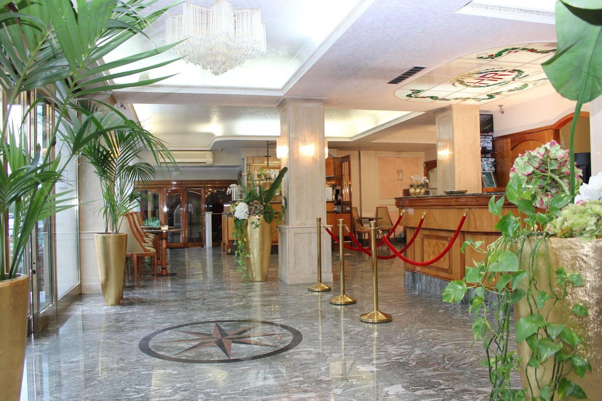 Hotel Romulus מראה חיצוני תמונה